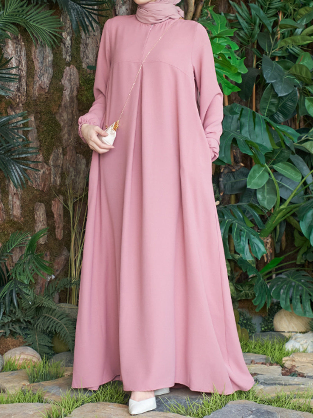 Arabisches langärmeliges, locker geschnittenes Kleid