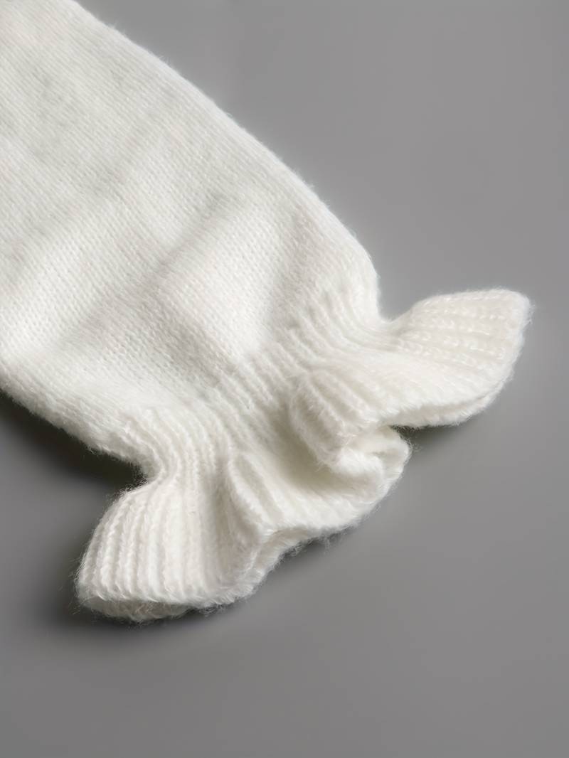 Beatrix | Eleganter Damenpullover mit Zierknöpfen und V-Ausschnitt