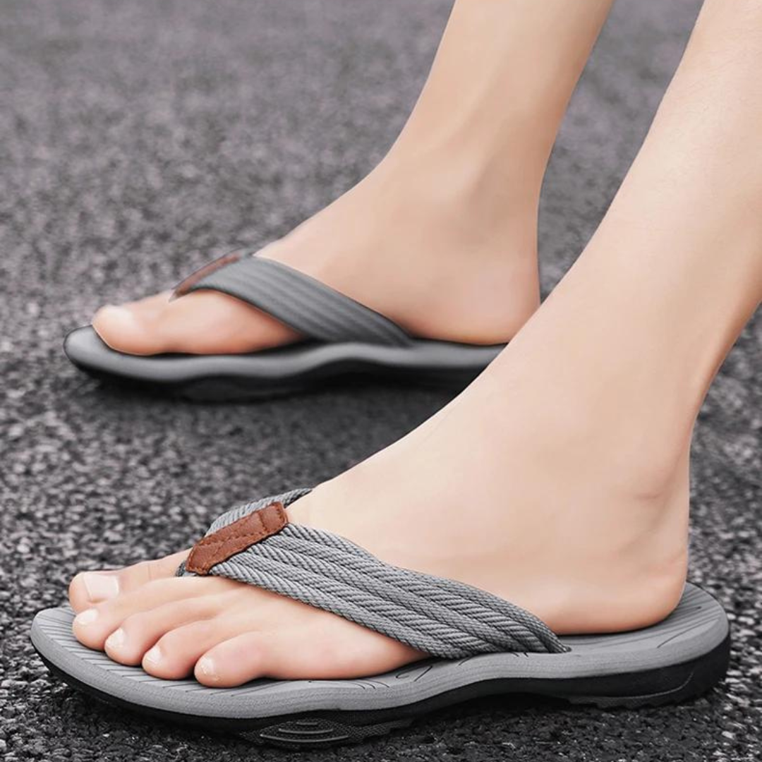 Max | Bequeme Hausschuhe mit Ergonomischem Fußbett und Stil