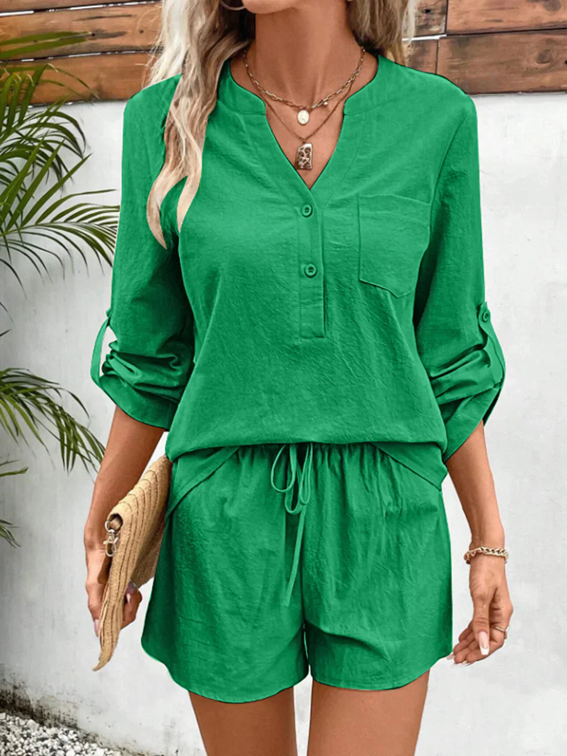 Variant image for Flora | Elegantes Oberteil für Damen mit V-Ausschnitt und Shorts-11