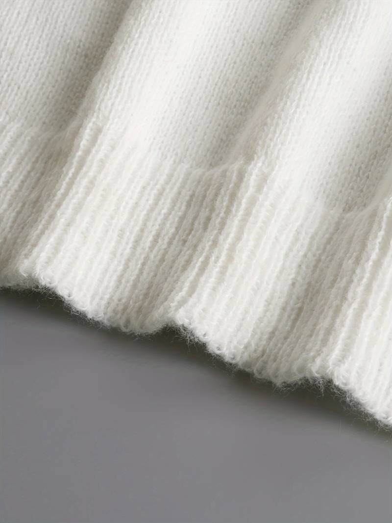 Beatrix | Eleganter Damenpullover mit Zierknöpfen und V-Ausschnitt