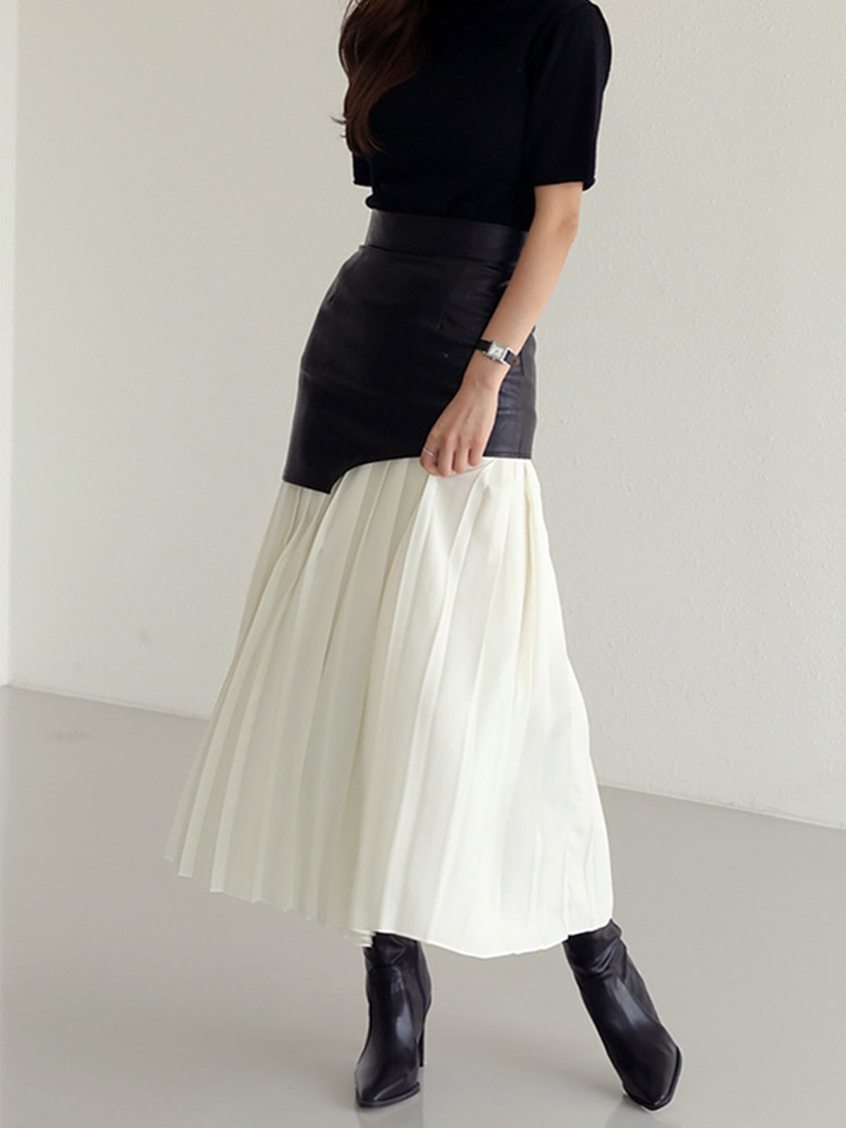 Asymmetrical skirt made of imitation leather and chiffon