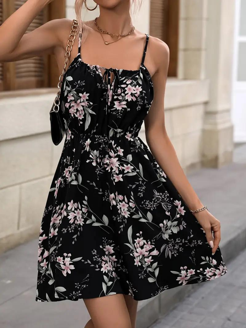 https://cdn.shopify.com/s/files/1/0830/2687/0605/files/Blumchenkleid-Mini-Spaghettitrager-Sommerkleid-Sonnenkleid-Leyna-Moda-2.png?v=1720656993