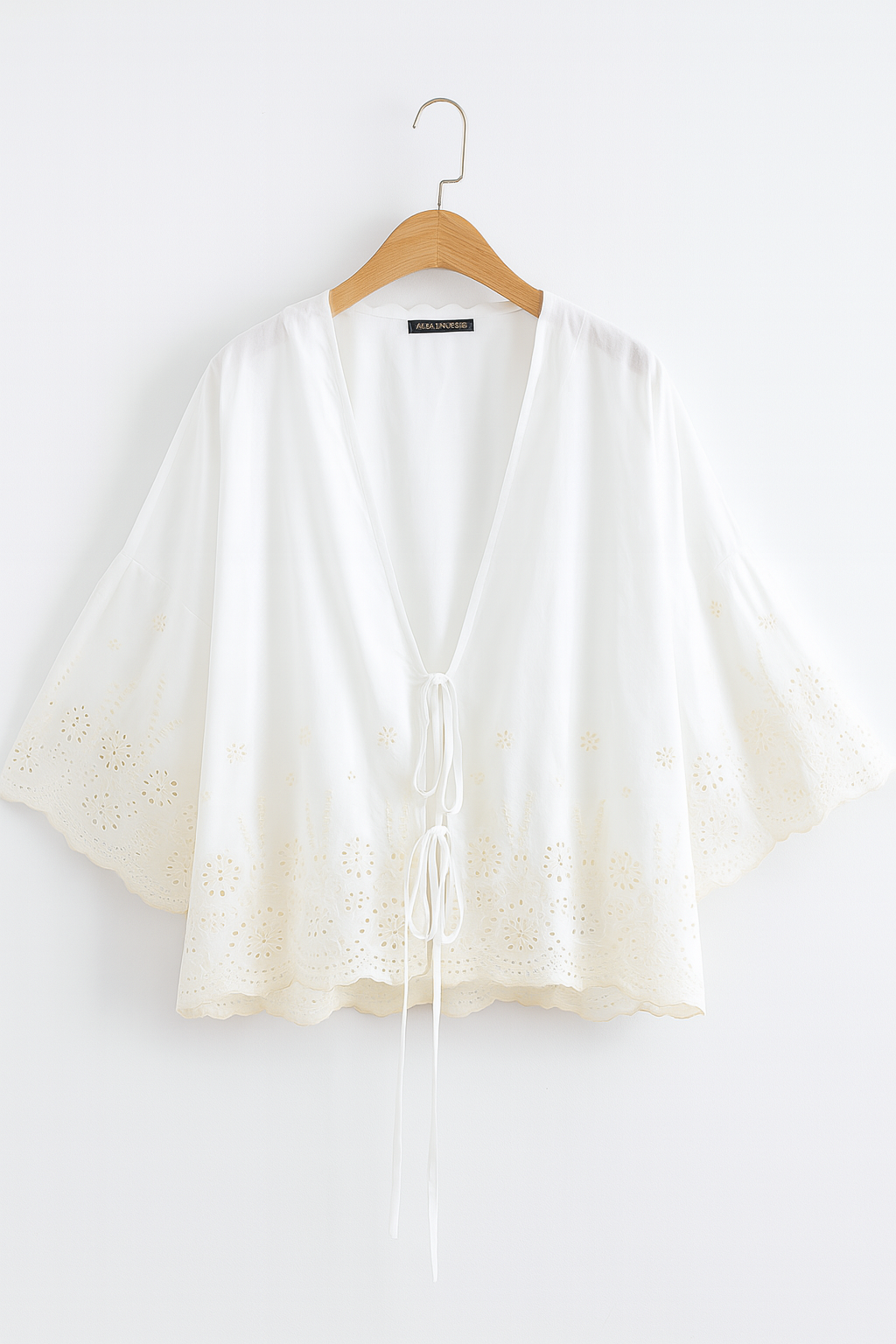 Bluse mit Stickerei und V-Ausschnitt