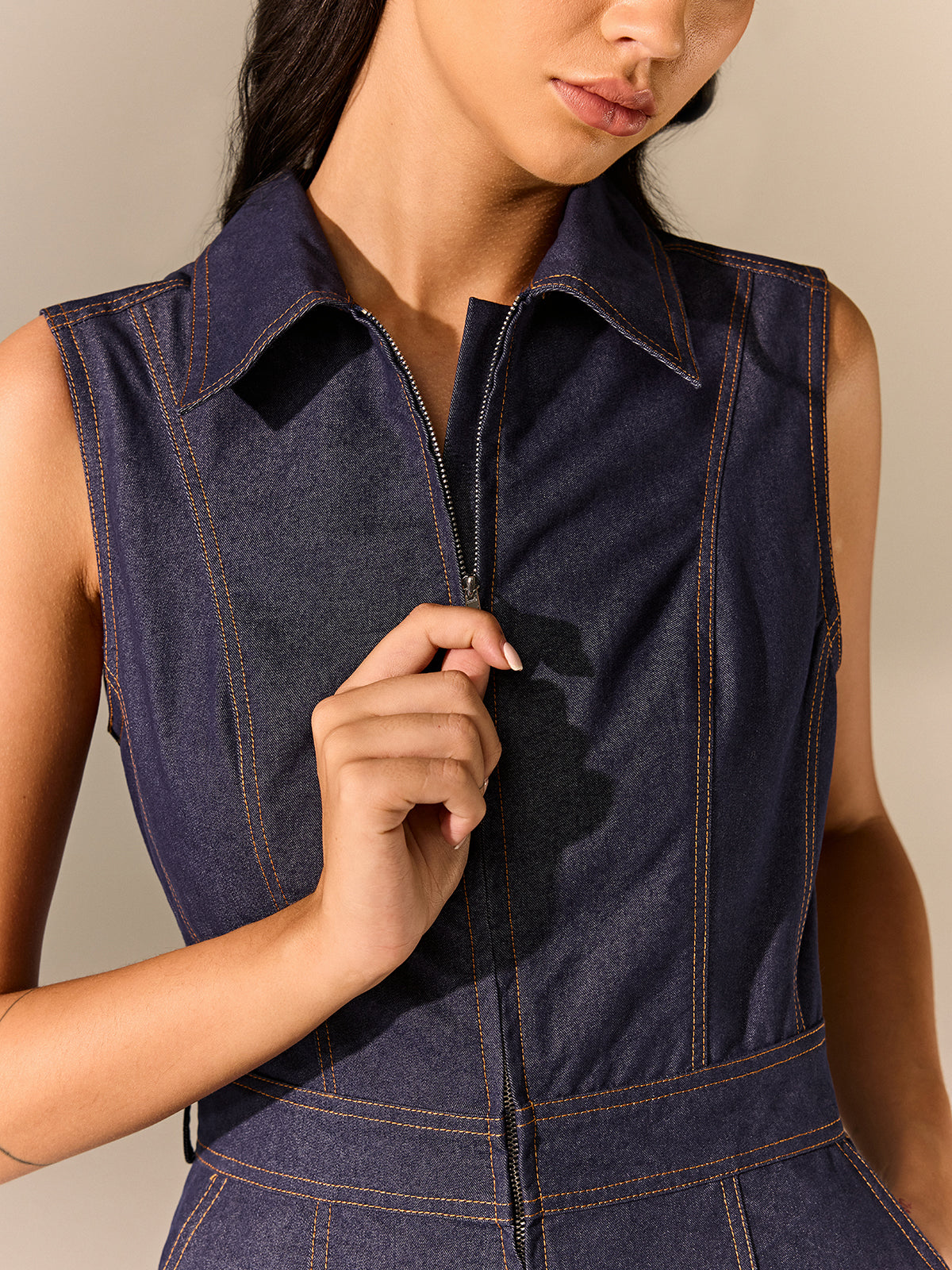 Damen Jumpsuit aus Denim mit Taillengürtel