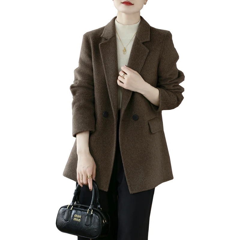 Women's short jacket made of merino wool