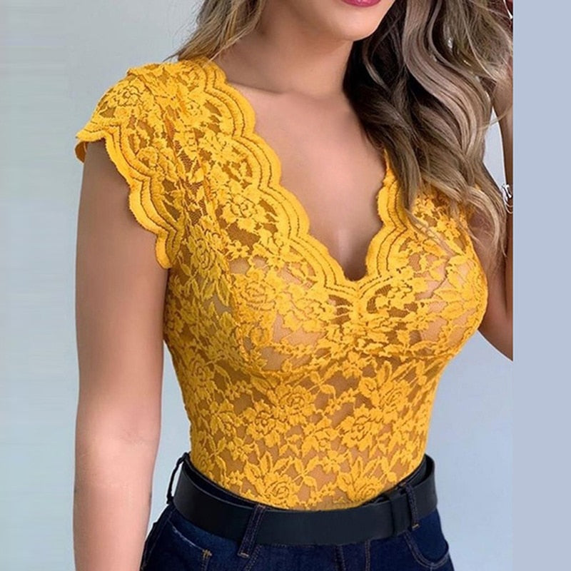 Damen Sommeroberteil mit V-Ausschnitt – Figurbetontes Top für Elegante Anlässe