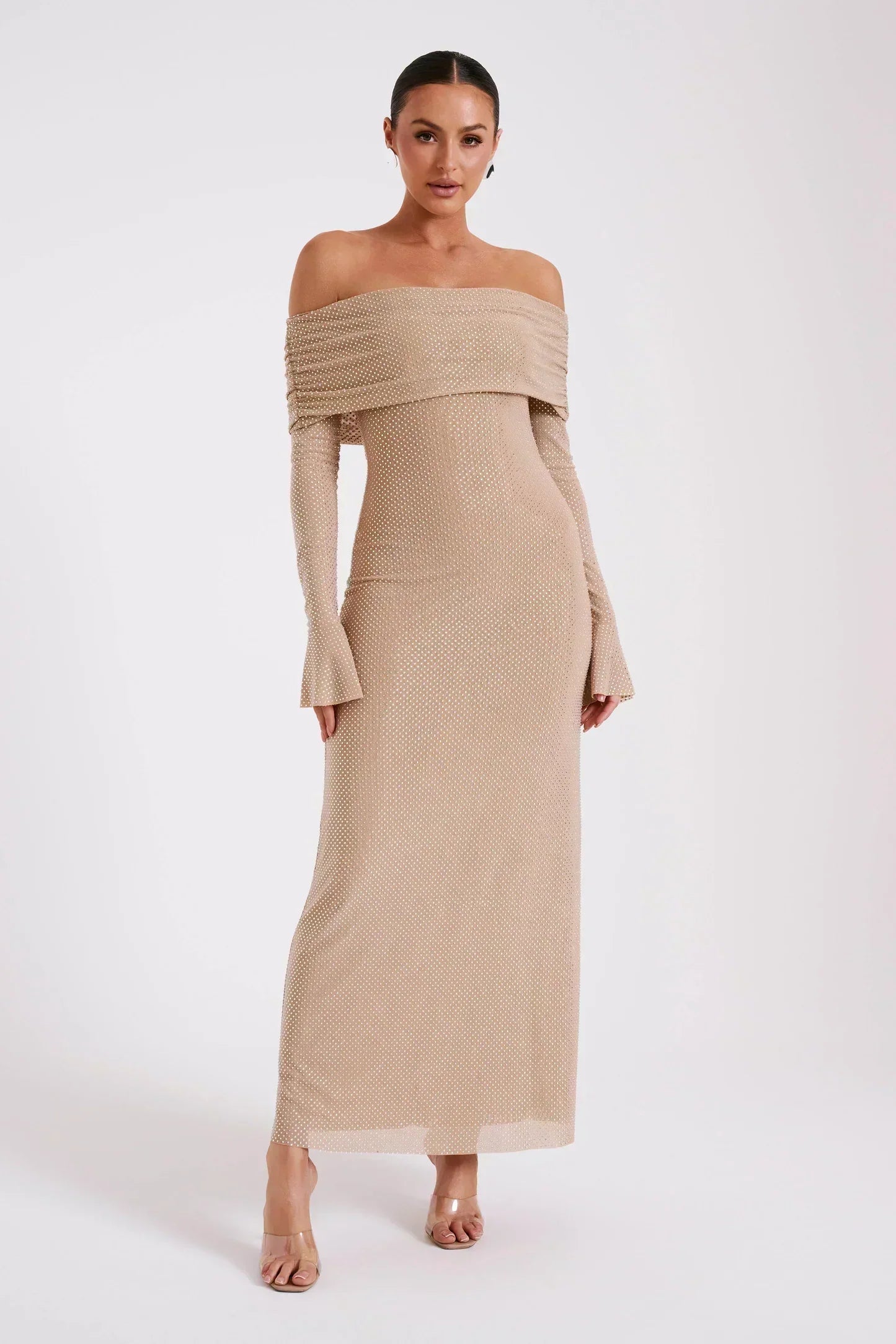 Elegant evening dress with sequins