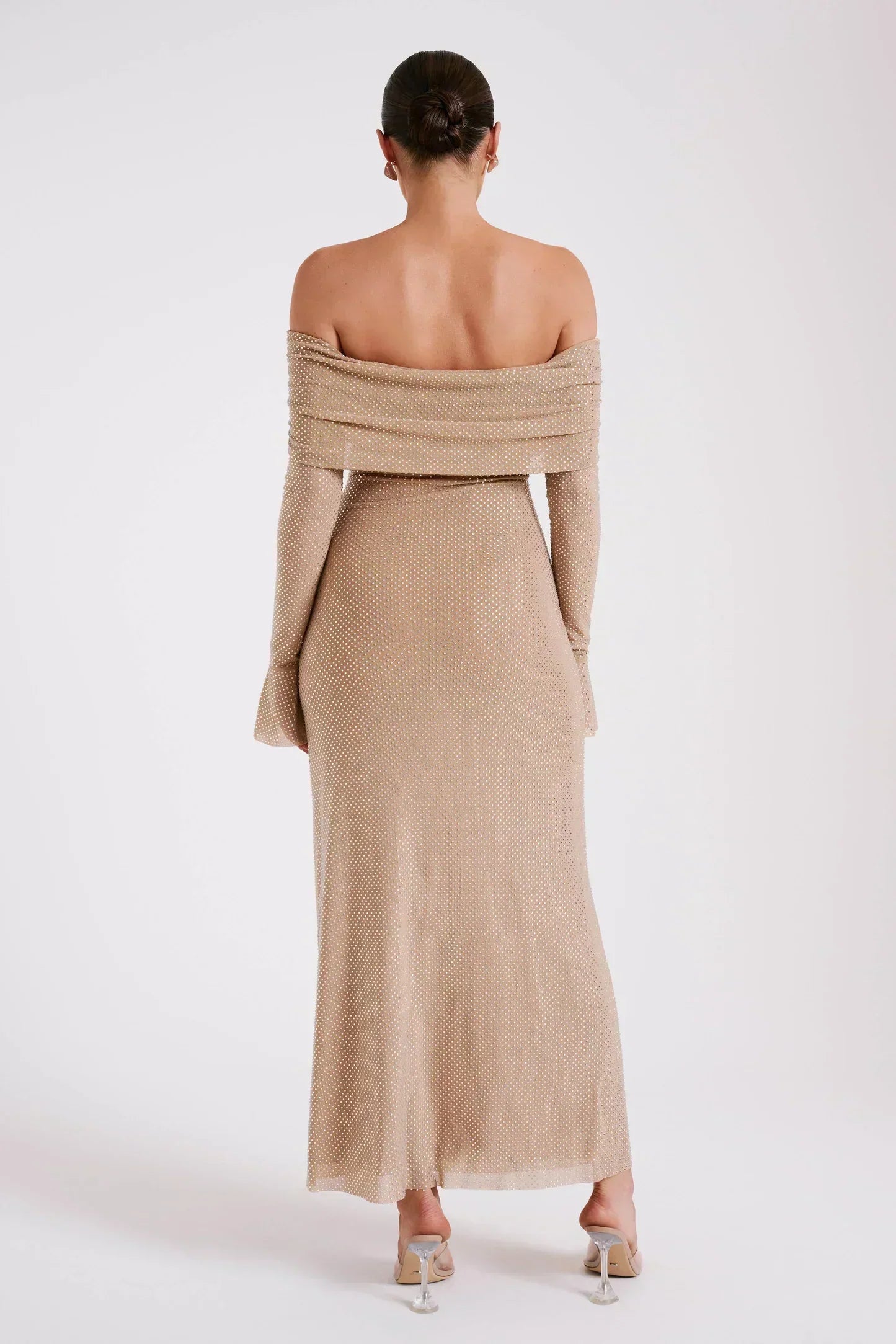 Elegant evening dress with sequins