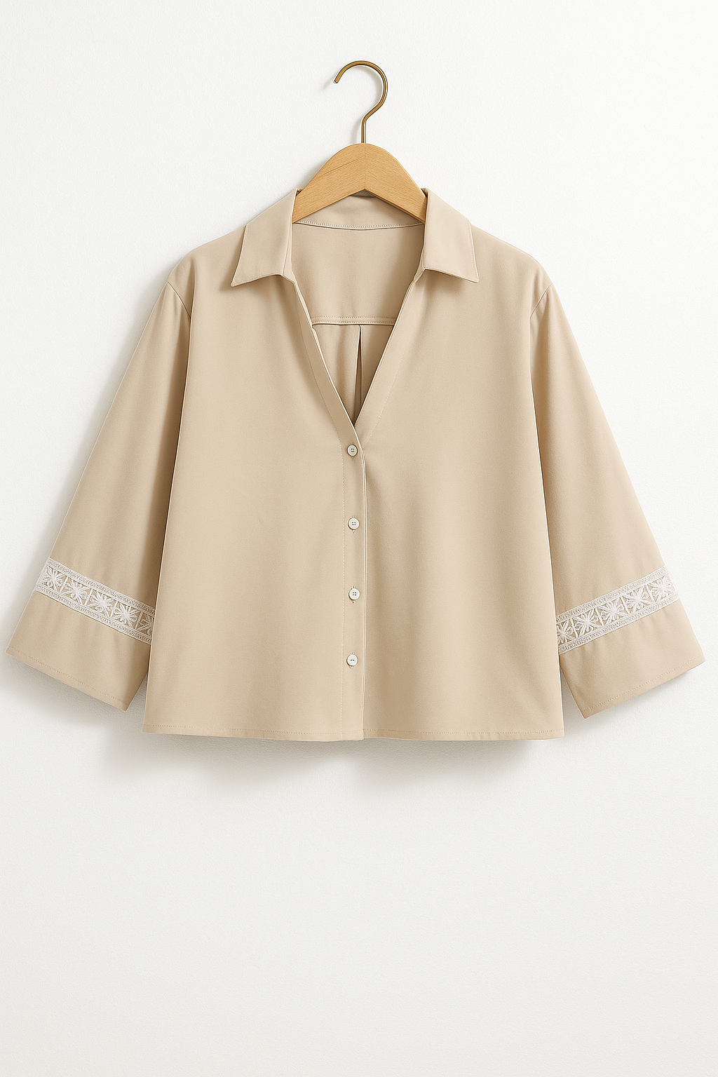 Elegante Bluse mit Spitze und Knöpfen