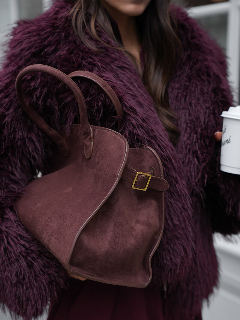 Elegant handbag made of high-quality leather