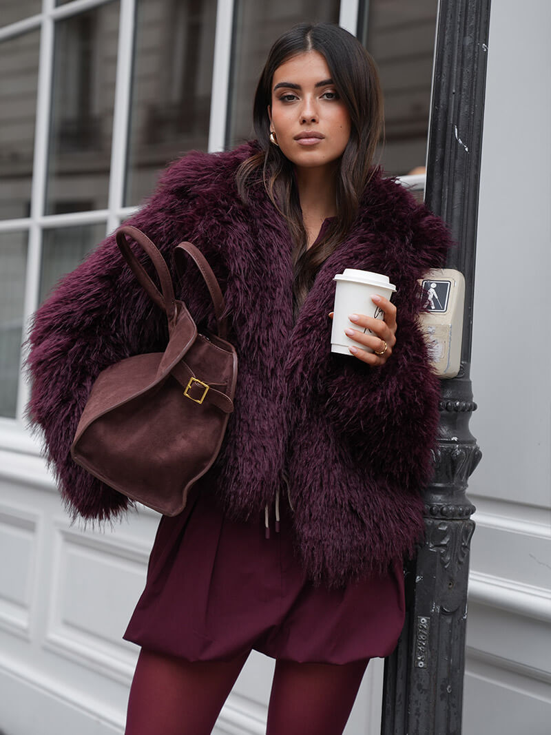 Elegant handbag made of high-quality leather