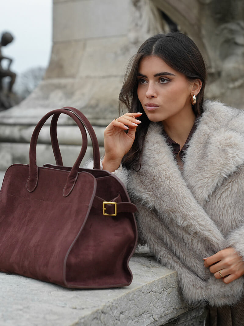 Elegant handbag made of high-quality leather