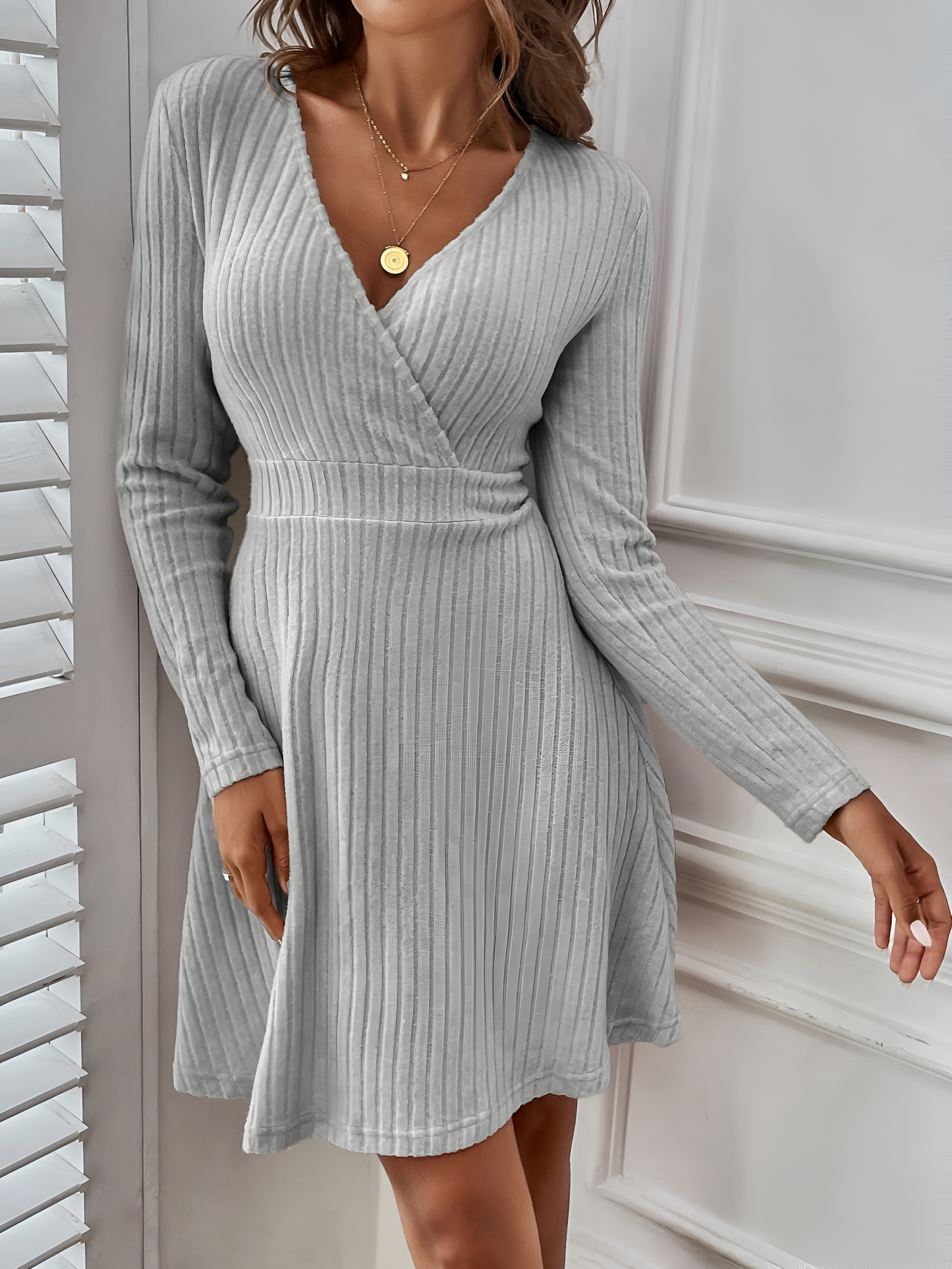 Winterkleid mit V-Ausschnitt