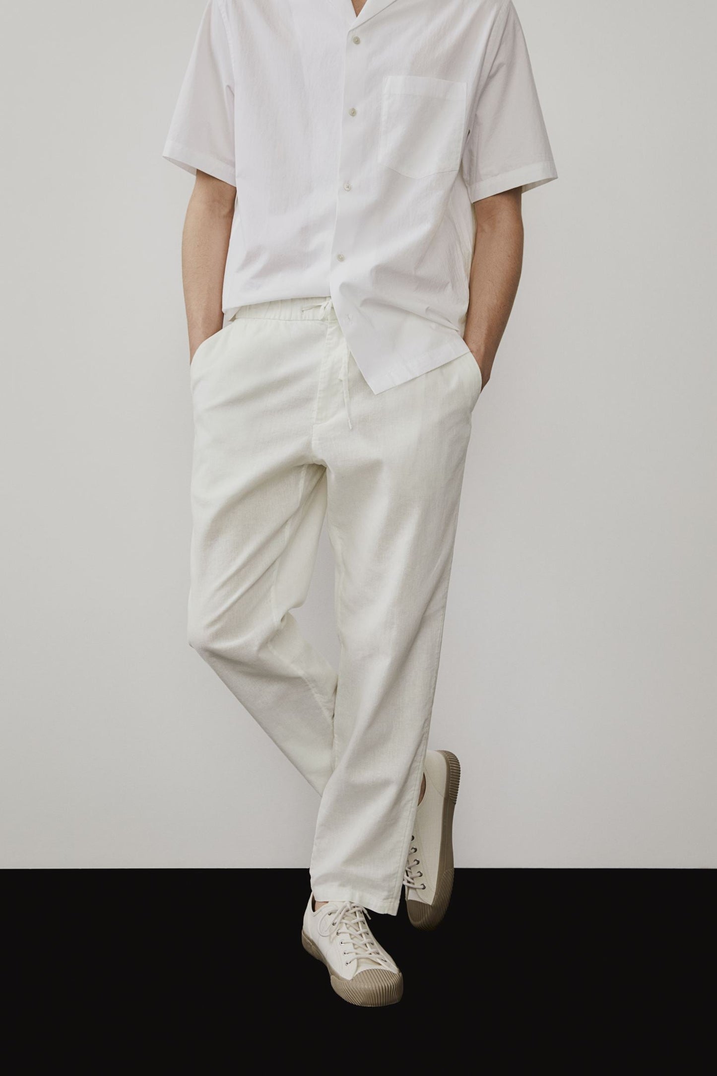 Elegante Leinenhose mit elastischem Bund und seitlichen Taschen