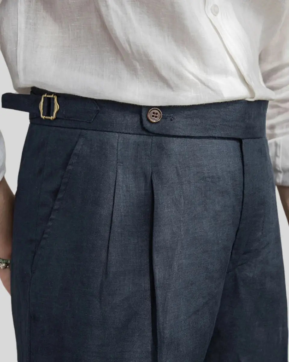Elegant navy shorts with pleats for summer