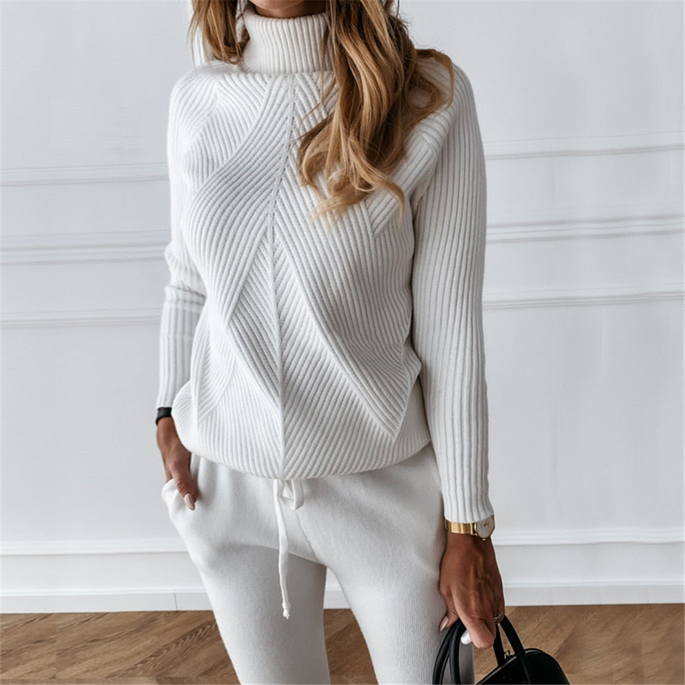 Eleganter Damen Trainingsanzug mit Coltrui und Jogginghose