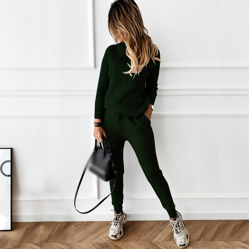 Eleganter Damen Trainingsanzug mit Coltrui und Jogginghose