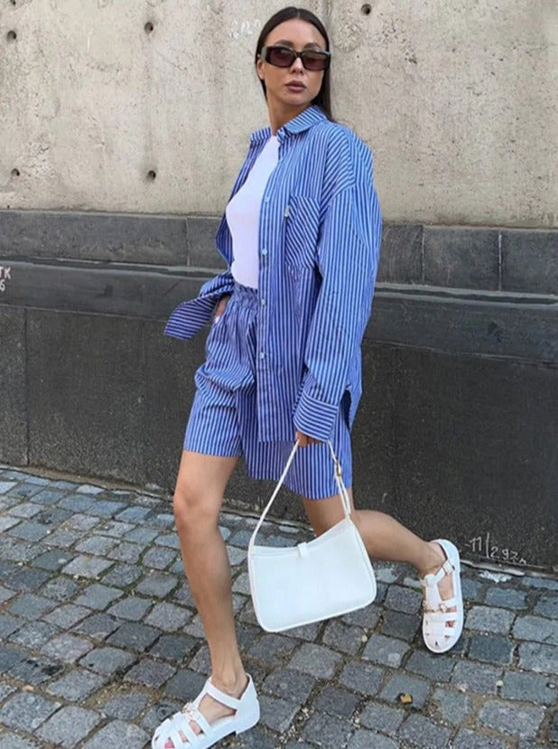 Eleganter Zweiteiler Damen in Saphirblau mit Streifenmuster