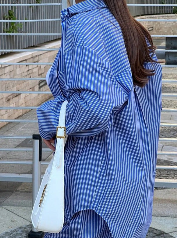 Eleganter Zweiteiler Damen in Saphirblau mit Streifenmuster
