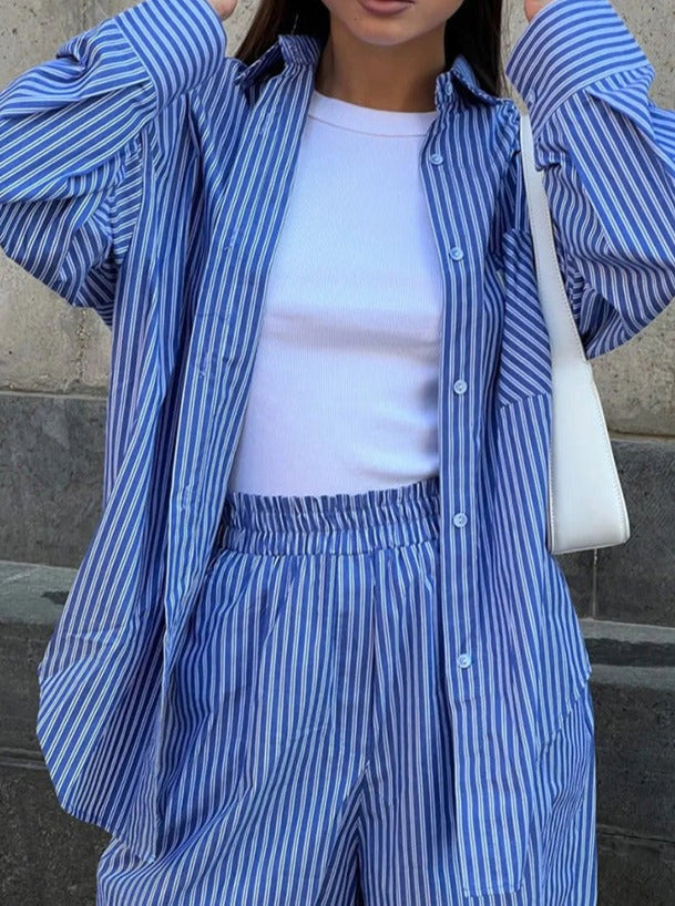 Eleganter Zweiteiler Damen in Saphirblau mit Streifenmuster