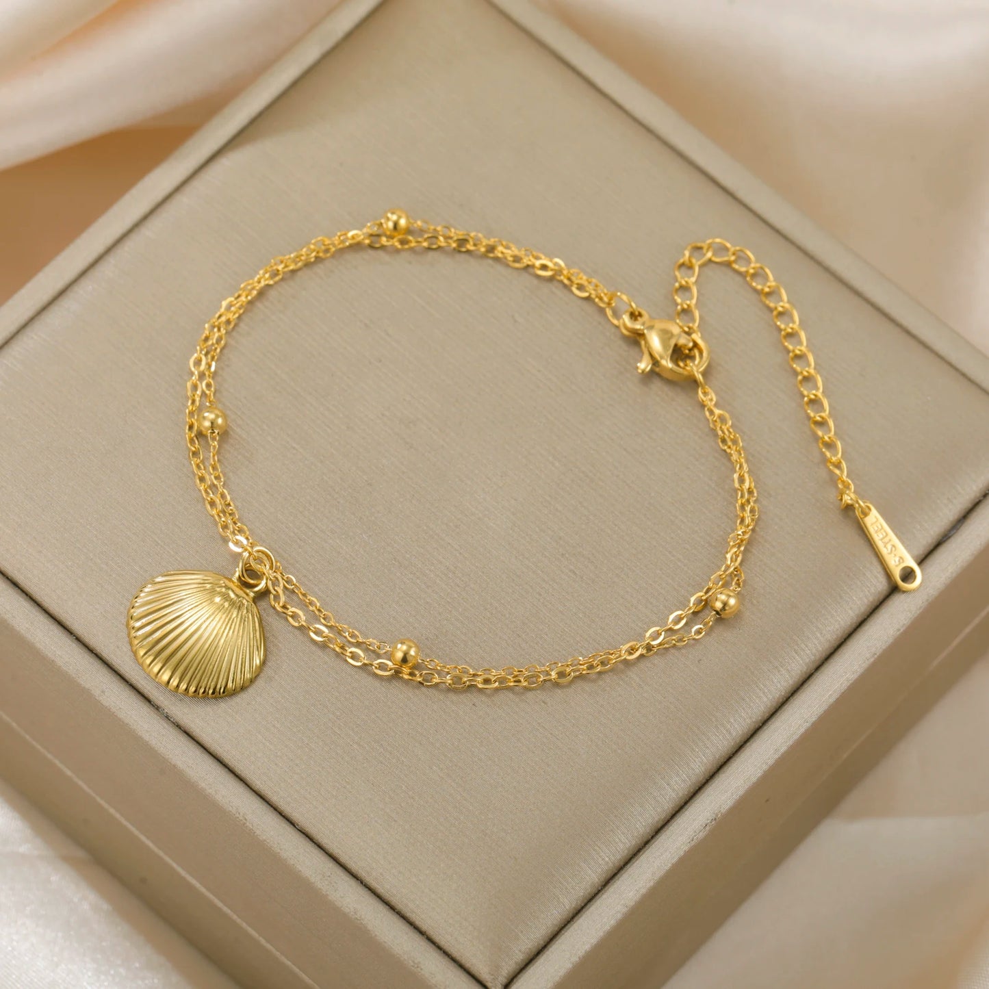 Elegantes Armband Damen aus Edelstahl mit Muschel-Anhänger in farbe