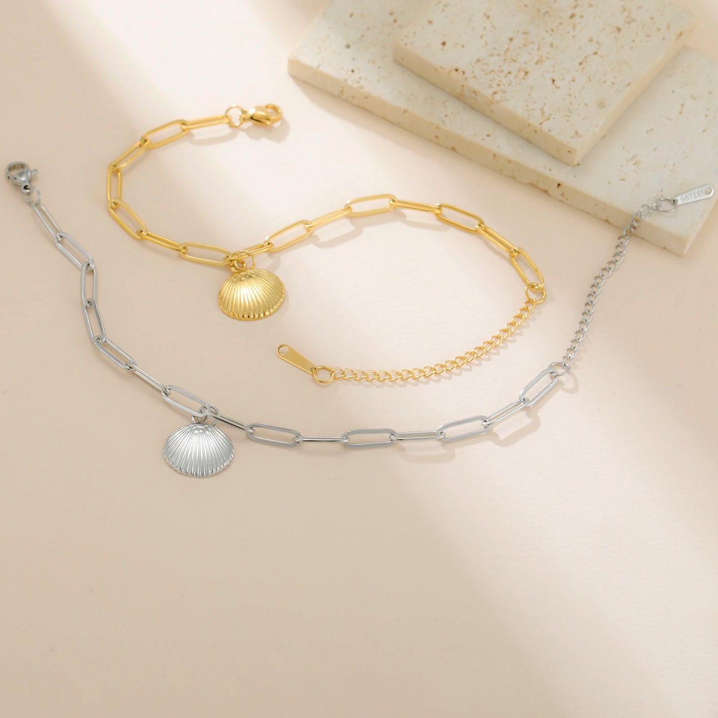 Elegantes Armband Damen aus Edelstahl mit Muschel-Anhänger in farbe