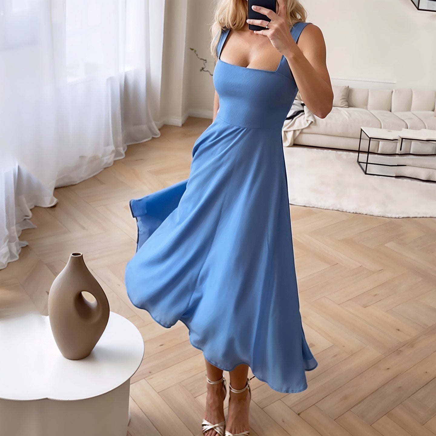 Elegante vestito midi senza maniche per donna