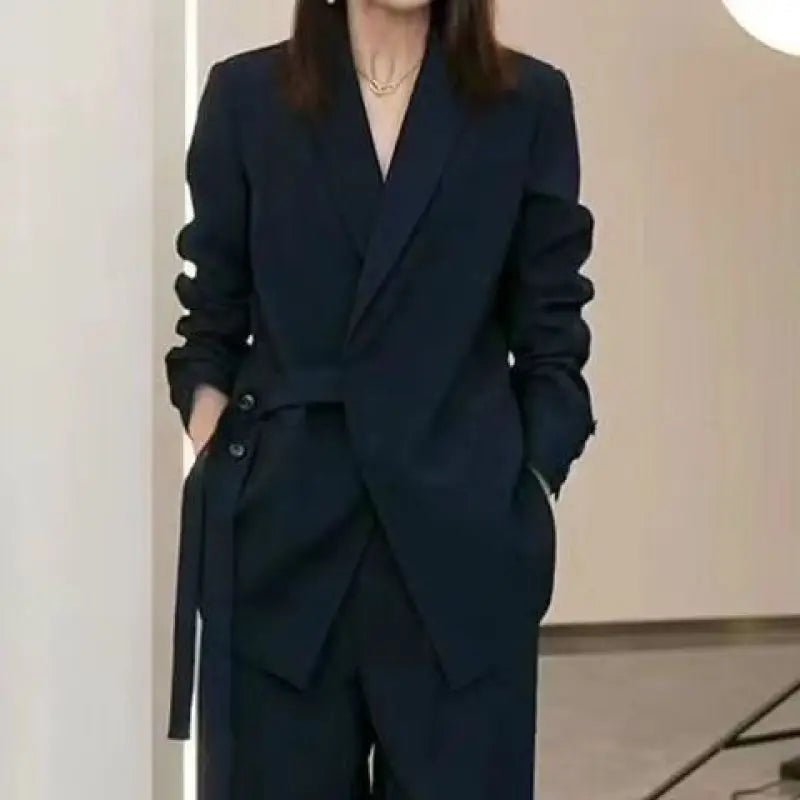 Elegantes Damenanzug-Set mit Blazer und weiten Hosen