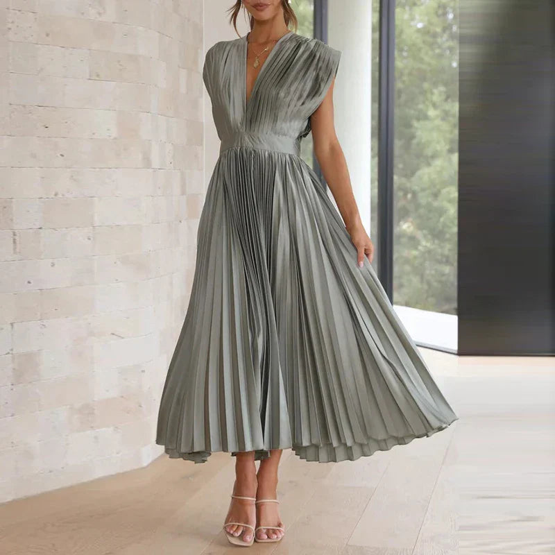 Elegant women's dress Hedwig with pleats and zipper