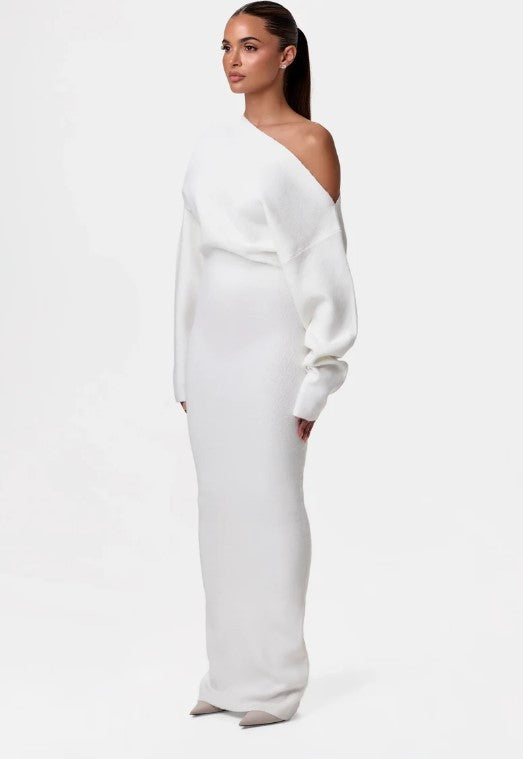 Elegant women's dress with long sleeves