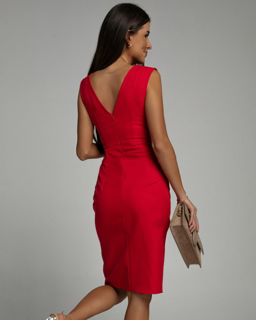 Elegant women's dress with V-neck and slit
