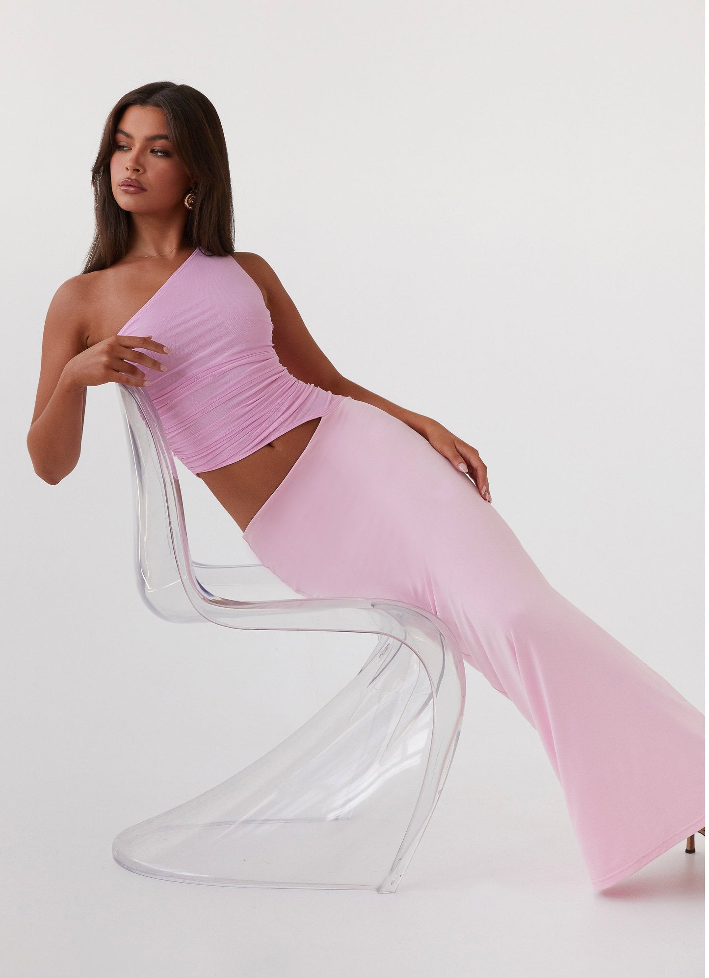 Elegantes Maxi-Kleid mit asymmetrischem Ausschnitt