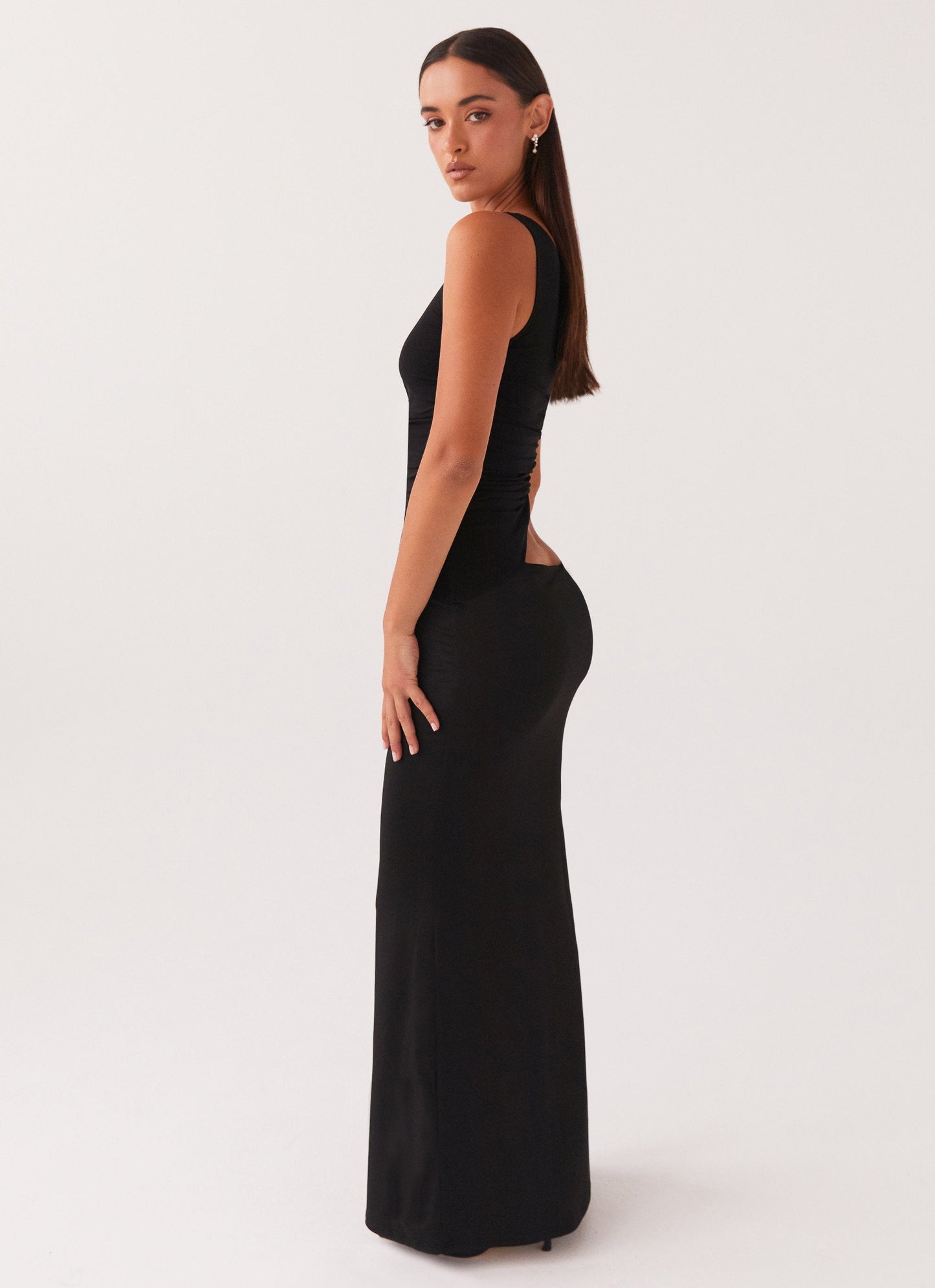 Elegantes Maxi-Kleid mit asymmetrischem Ausschnitt