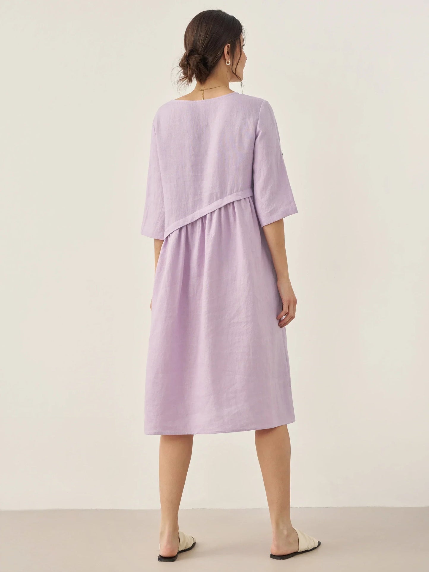 Elegant midi dress made of linen