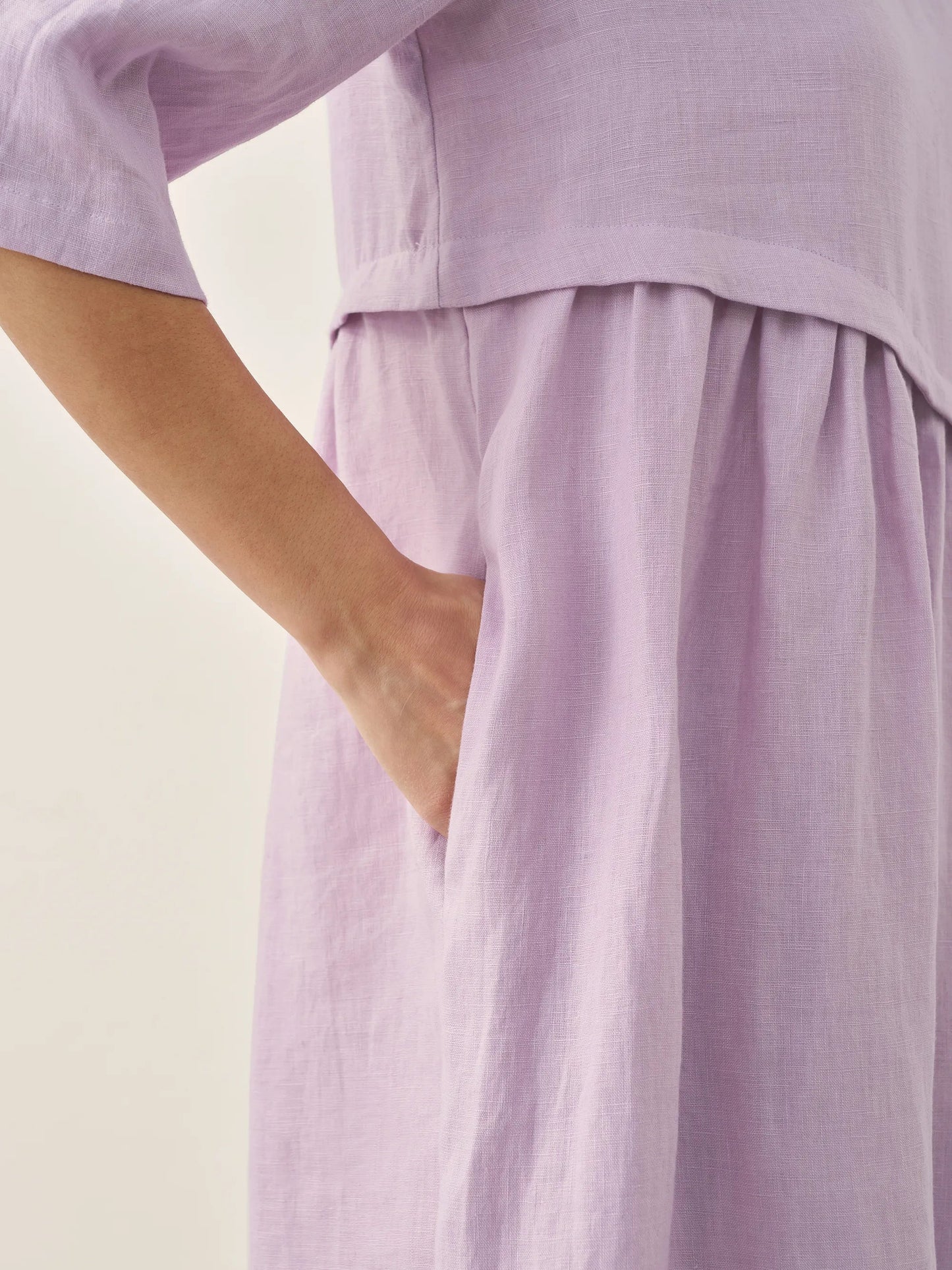 Elegant midi dress made of linen