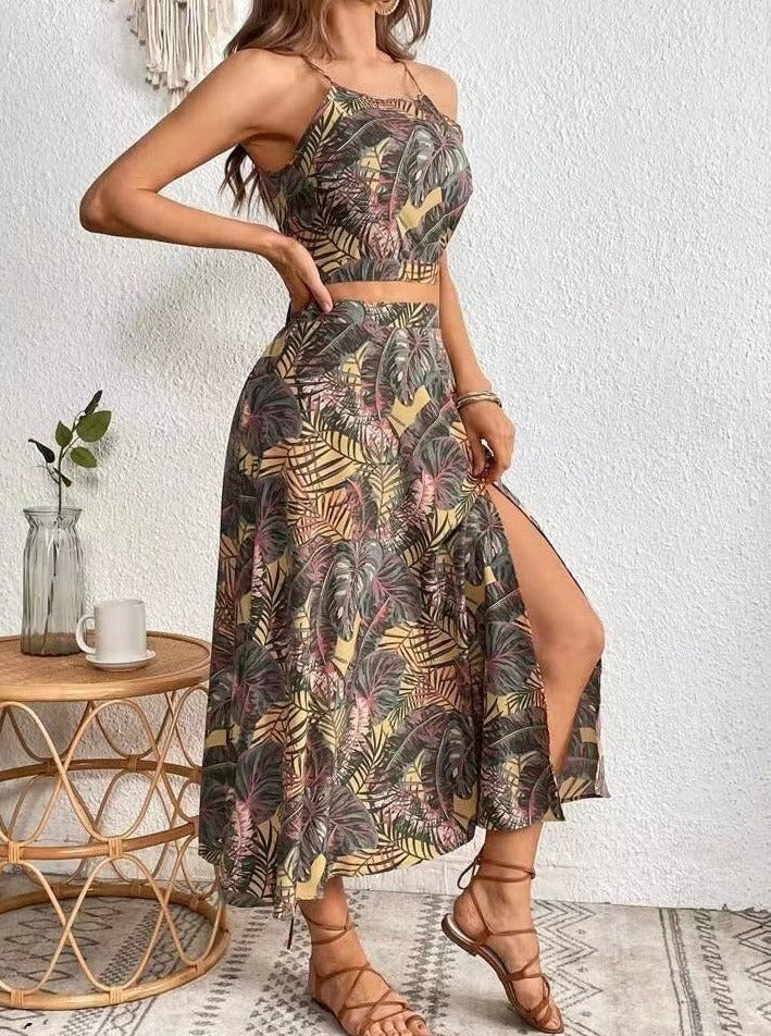 Elegant summer dress with tropical print