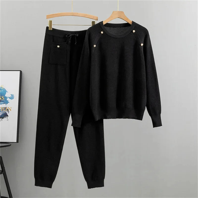Elegantes Strick-Loungewear Set mit Perlenakzenten