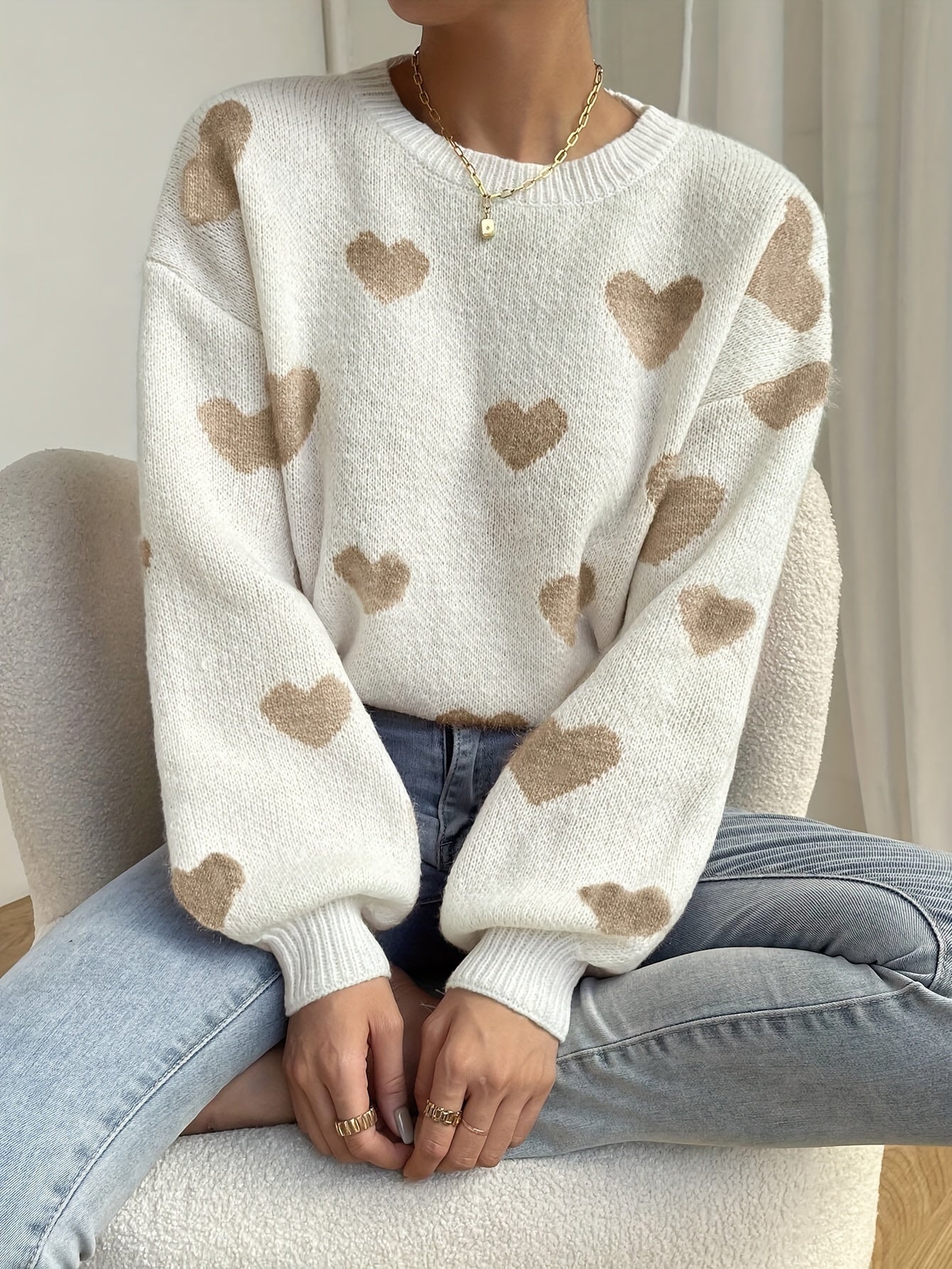 Gemütlicher Strickpullover mit Herzdesign