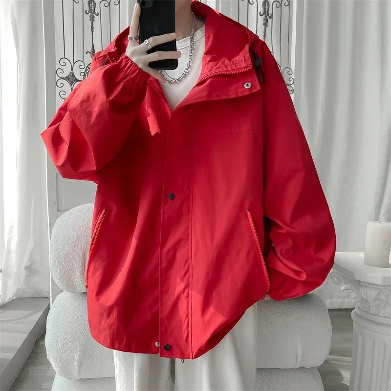 Wasserdichte Jacke mit Kapuze