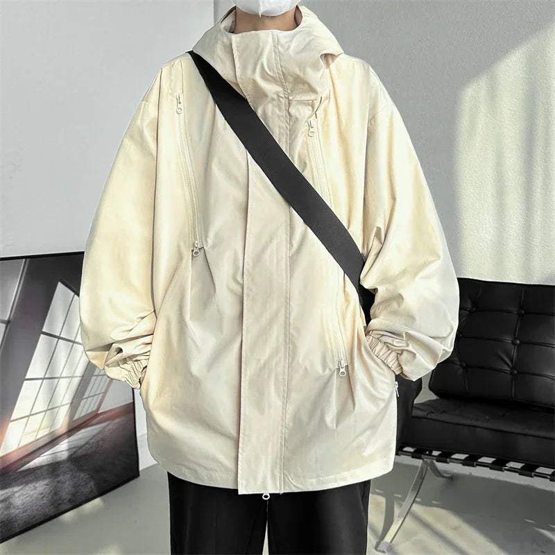 Wasserdichte Jacke mit Kapuze