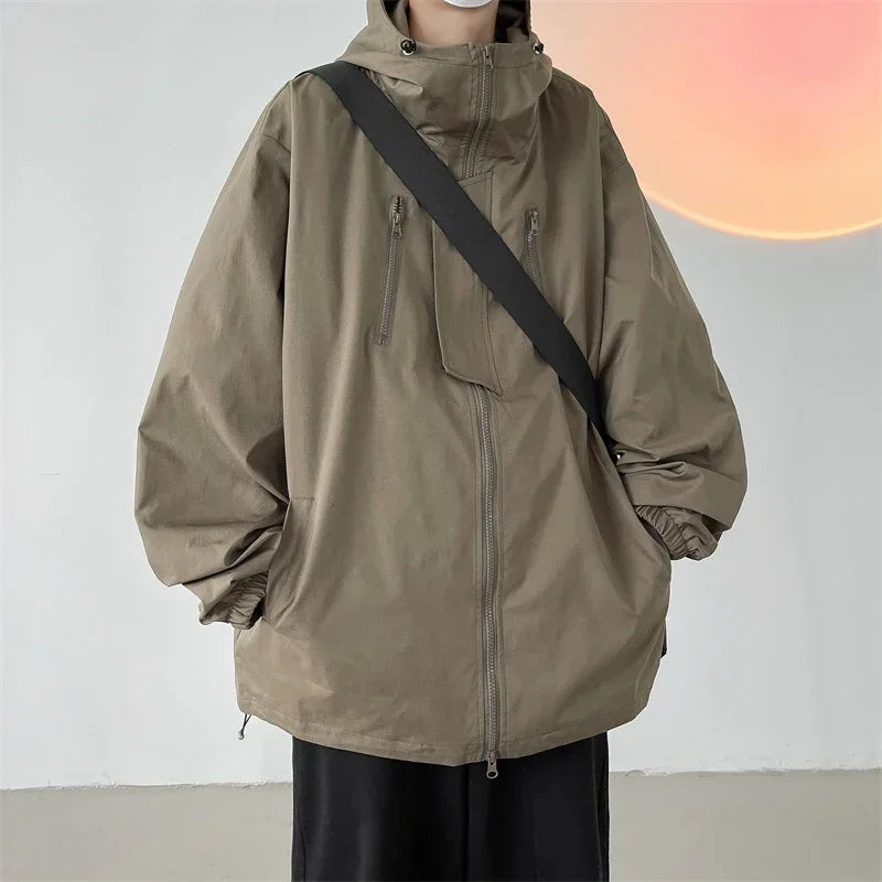 Wasserdichte Jacke mit Kapuze