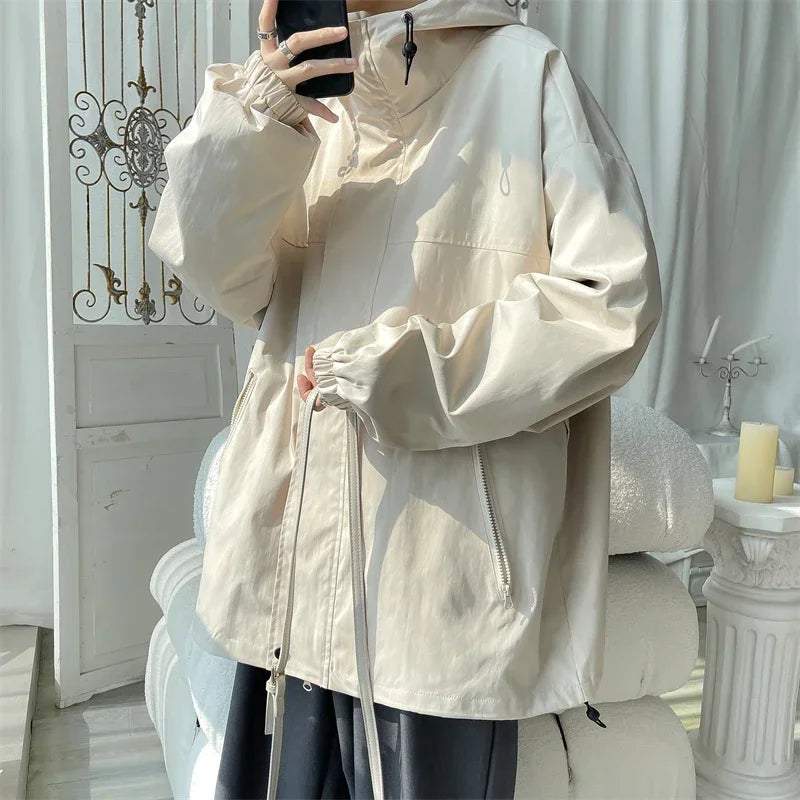 Wasserdichte Jacke mit Kapuze