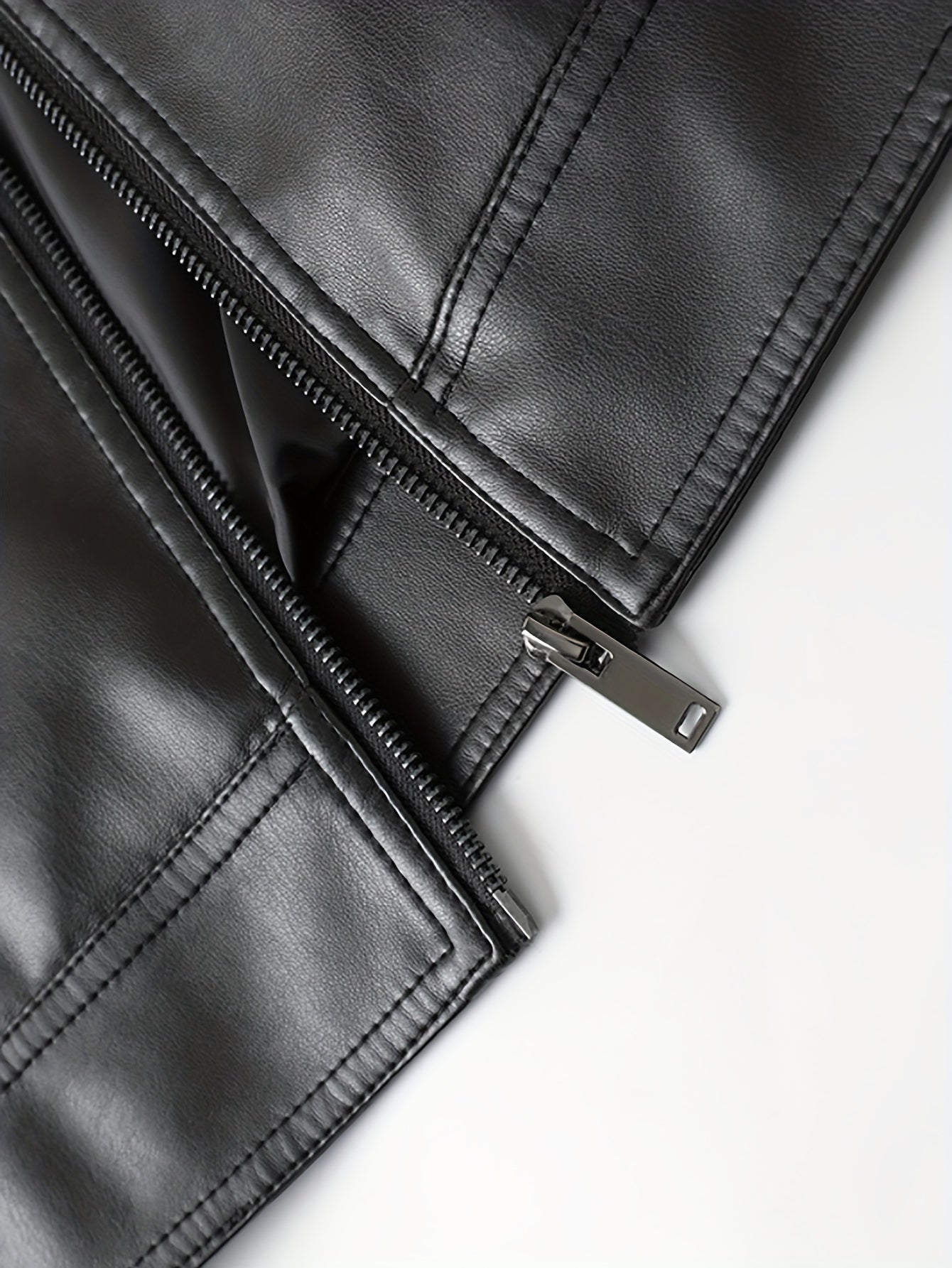 Herrenjacke aus Kunstleder mit Reißverschluss