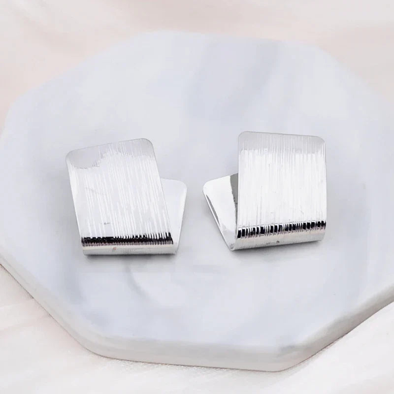 Beatrix | Asymmetrische Minimalistische Ohrstecker für Damen