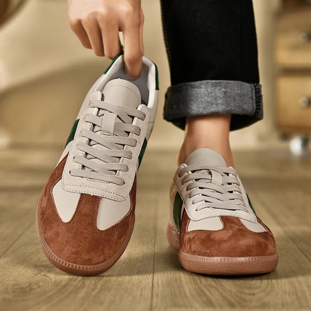 Klassische Low Top Sneakers