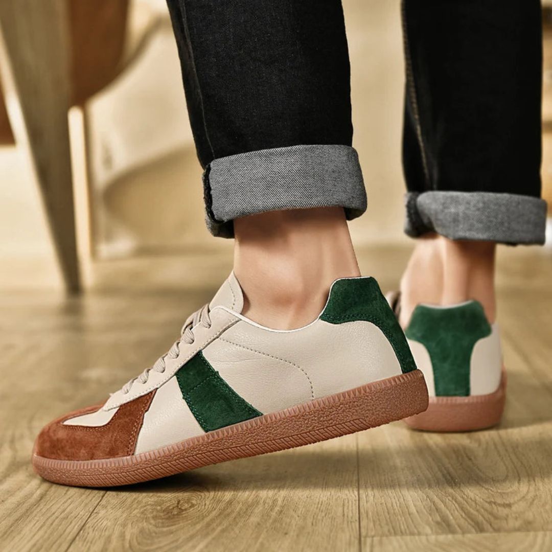 Klassische Low Top Sneakers