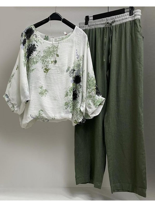 Classic T-shirt and pants set for women