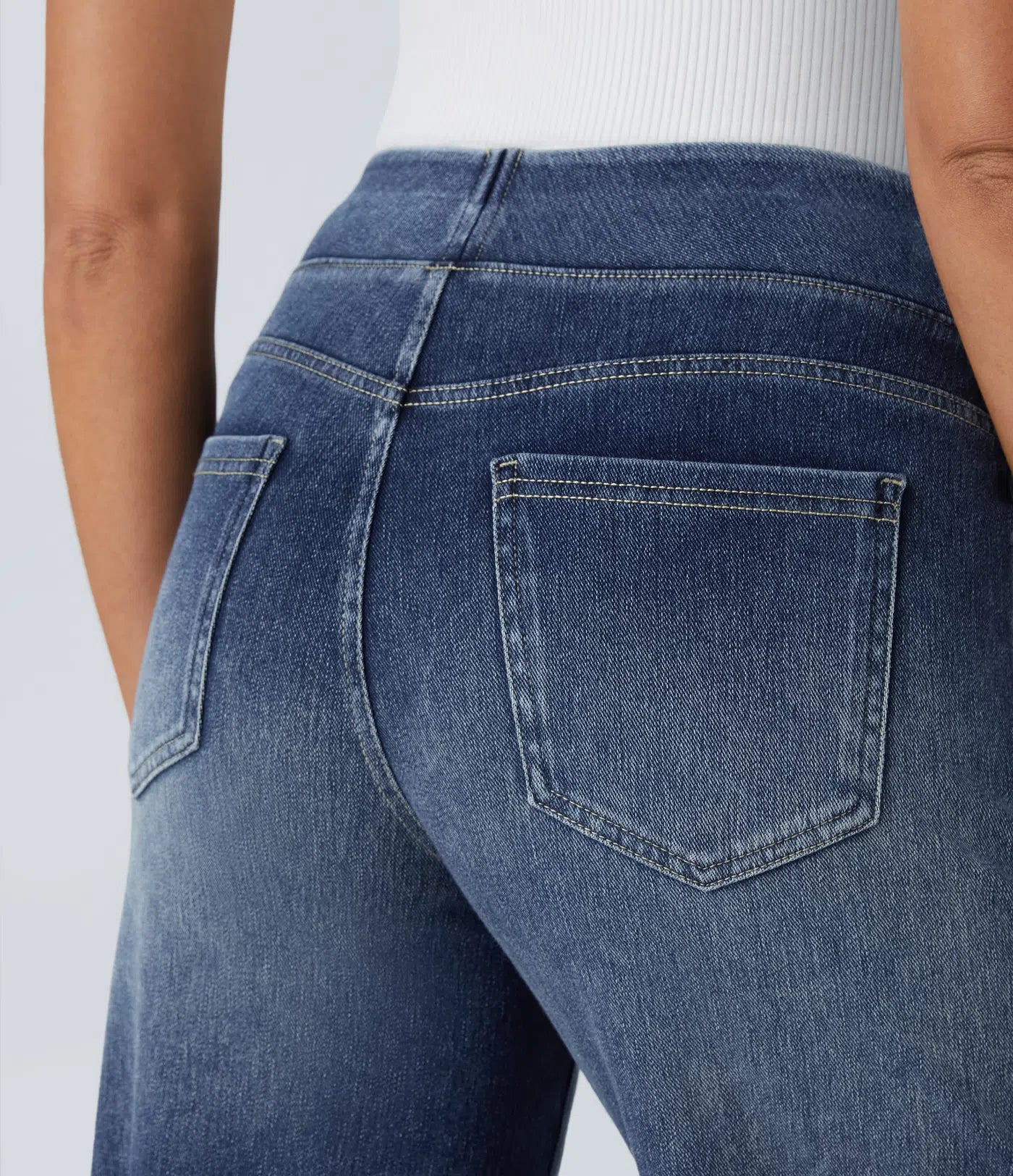 Jeans comodi a vita alta per donna