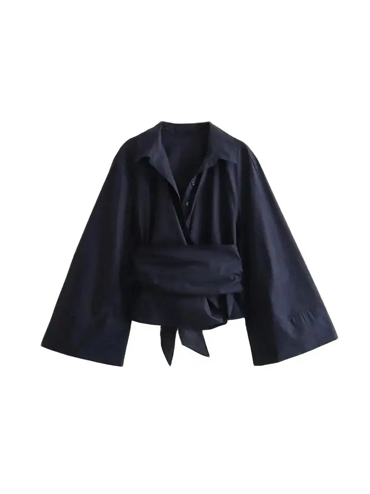 Bluse mit Bindegürtel und weiten Ärmeln